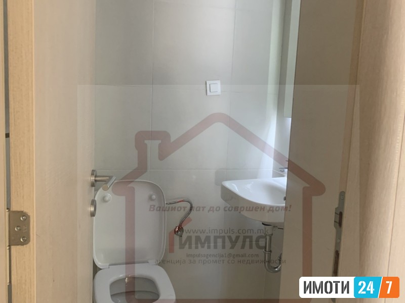 PRAZEN TROSOBEN STAN SO DVOR ZA DELOVNA NAMENA NA RUZVELTOVA