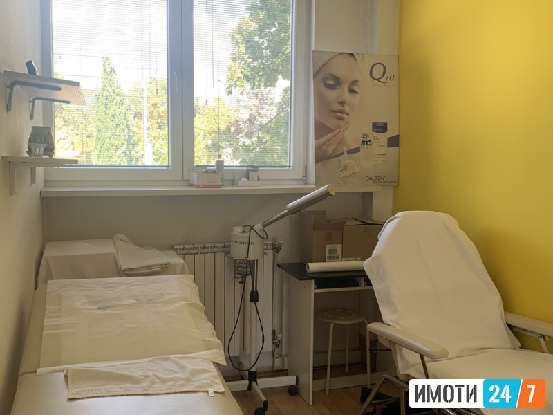 PRAZEN DELOVEN PROSTOR VO CENTARDEBAR MAALO