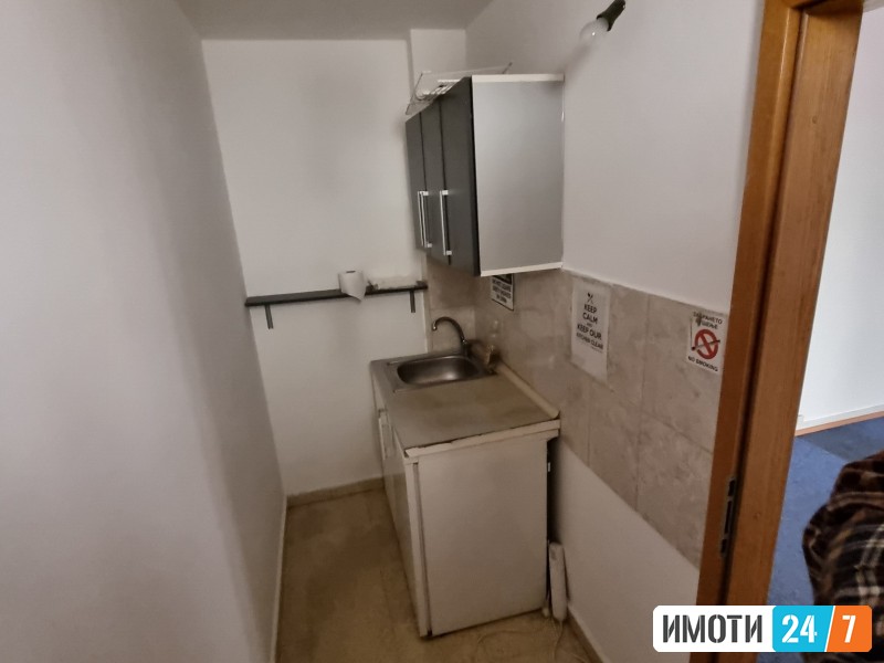 SE IZDAVA PRAZEN STAN ZA DELOVNA NAMENA VO KARPOSHMASHINSKI