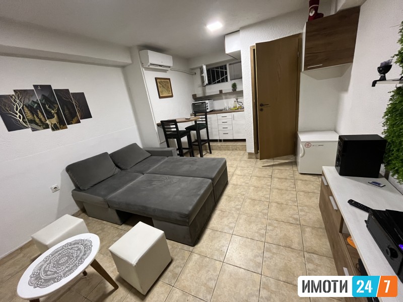 Se prodava Garsonjera vo Suteren Centar