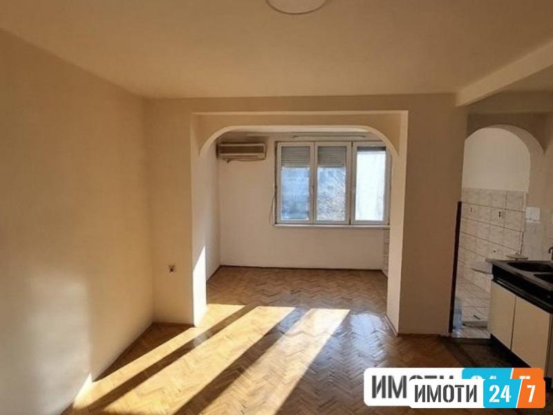 Се продава стан во Карпош 1