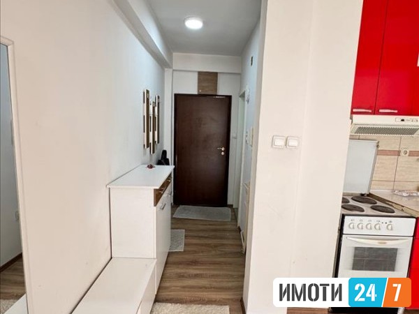 Урбан Лајф продава полунаместен стан кај Нова Железничка