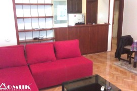 Agencija Domik izdava 2 soben namesten stan 50 m2 vo Kapistec Cena 230 Evra - sifra 256530  Pogledn
