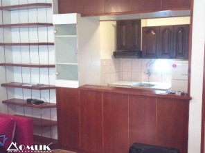 Agencija Domik izdava 2 soben namesten stan 50 m2 vo Kapistec Cena 230 Evra - sifra 256530  Pogledn