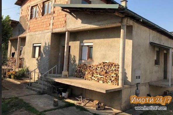 Се продава двосемејна куќа во Волоково